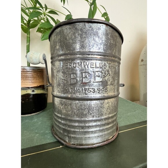 Vintage Bromwell's BEE Measuring Sifter Wood Handle Made In The USA / Farmhouse - Picture 4 of 8